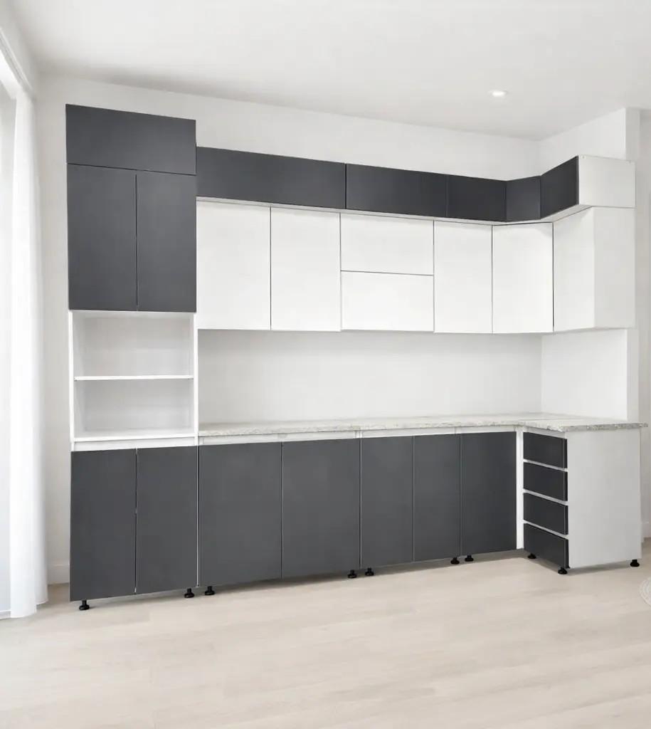 TN-24 | კუთხის სამზარეულო | პენალით | პრიალა მდფ-ლამინატი |სიგრძე: 3.0 მ x1.0 მ|სიმაღლე:2.43მ|